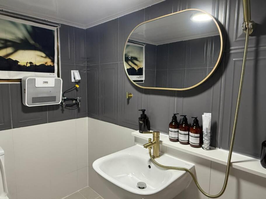 Apartment Kojjeebnb Bed Room2, Qeen Size Bed2, Tv 2, #kspo#jyp#hanriver